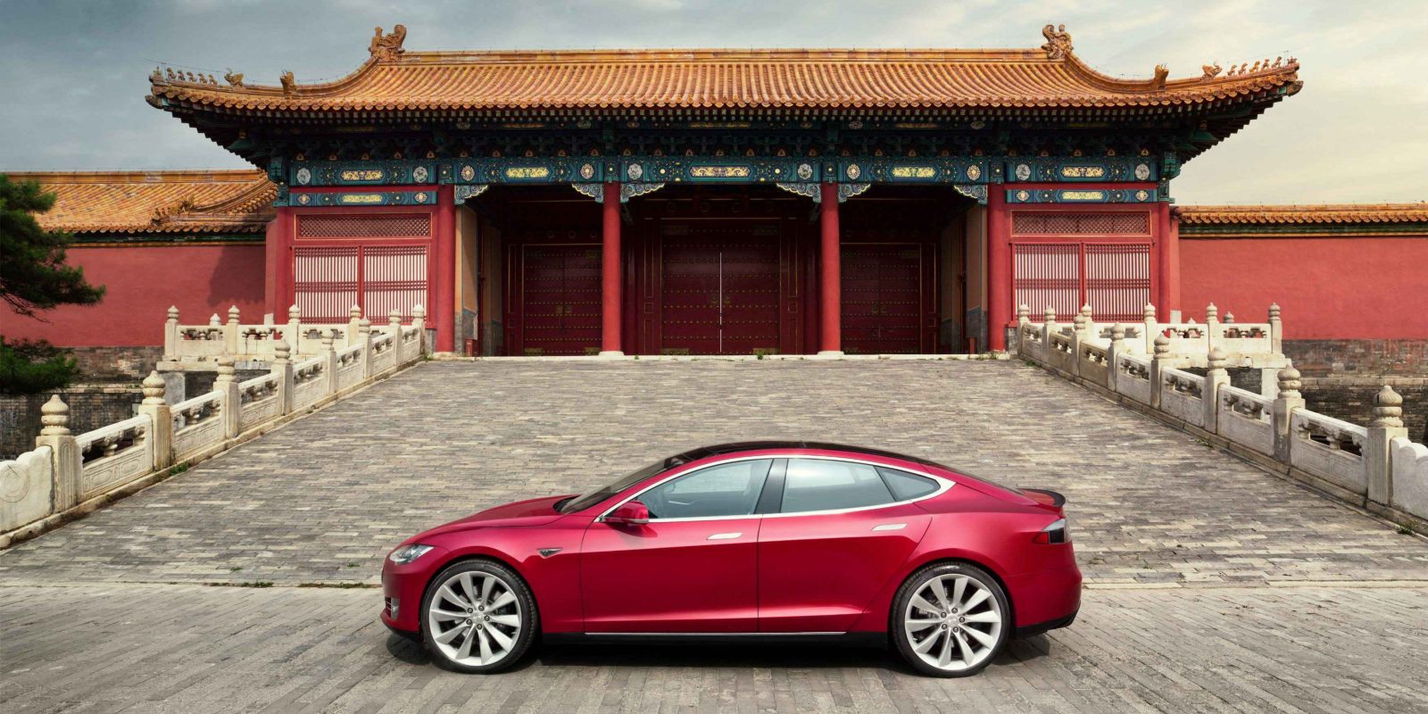Tesla sells 200,000th auto, starting phaseout of federal tax credits